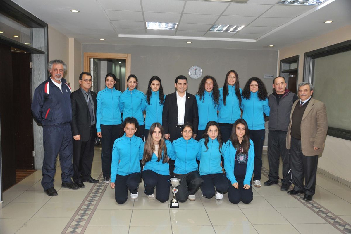 Tütüncü Şampiyon Kızlarla Bir Araya Geldi