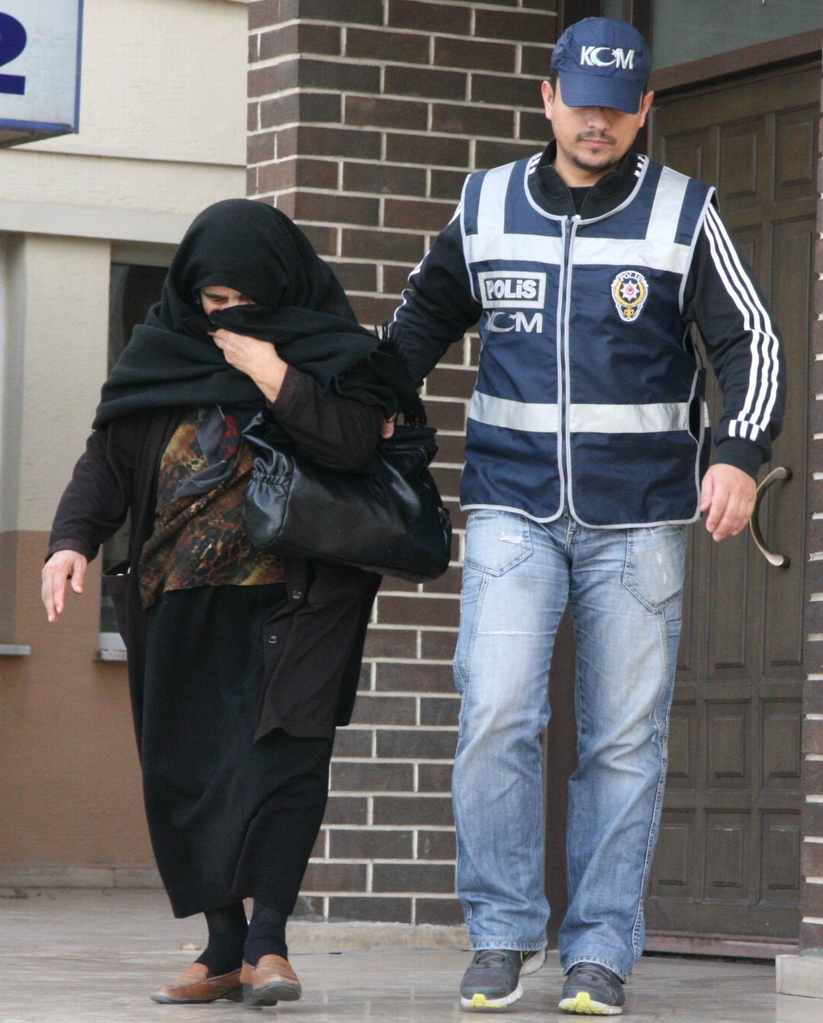 70 Yaşındaki Kadın Uyuşturucuyla Yakalandı