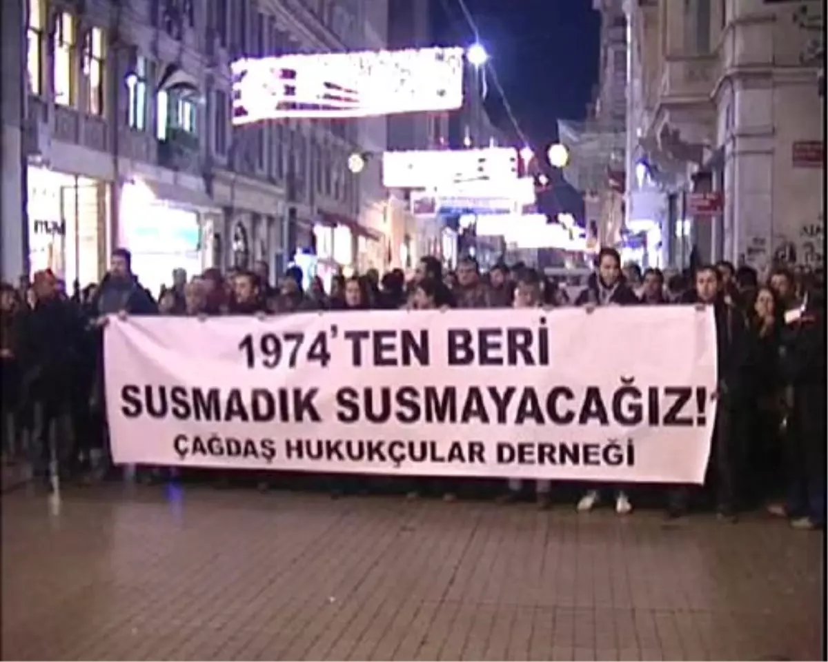 Avukatlardan "Gözaltı" Protestosu