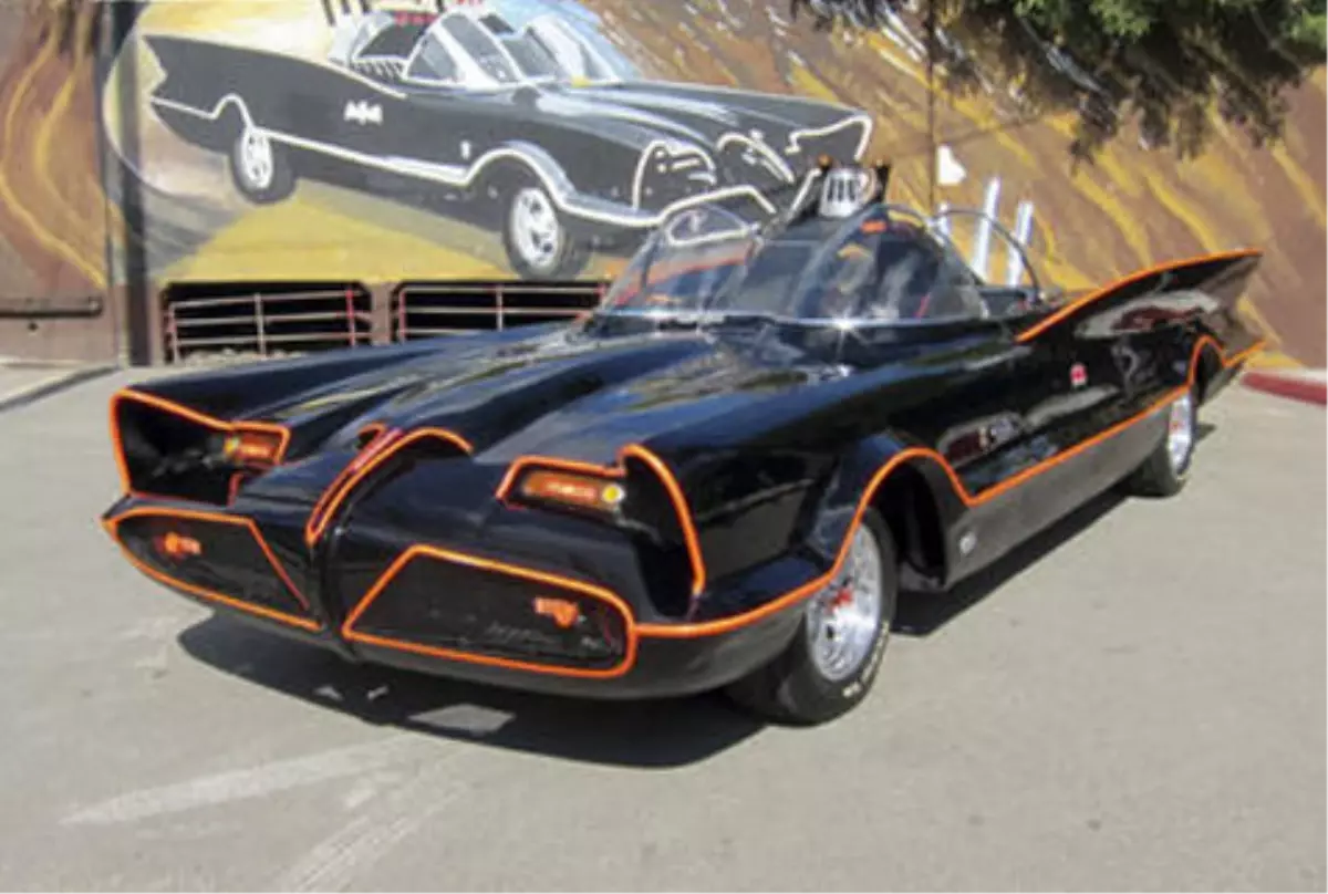 Batman\'in Efsane Arabası Batmobile 4,2 Milyon Dolara Satıldı