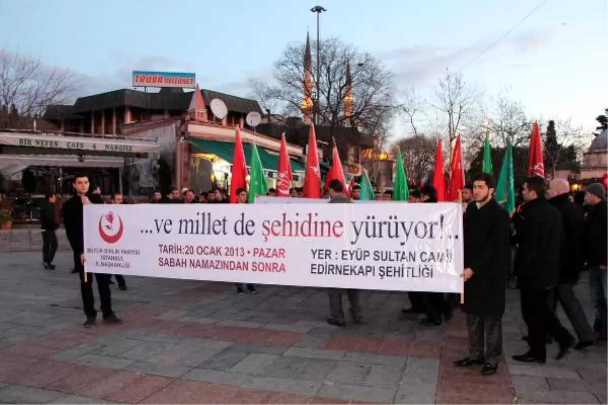 BBP\'liler İmralı\'yla Yapılan Görüşmeleri Protesto Etmek İçin Edirnekapı Şehitliği\'ne Yürüdü