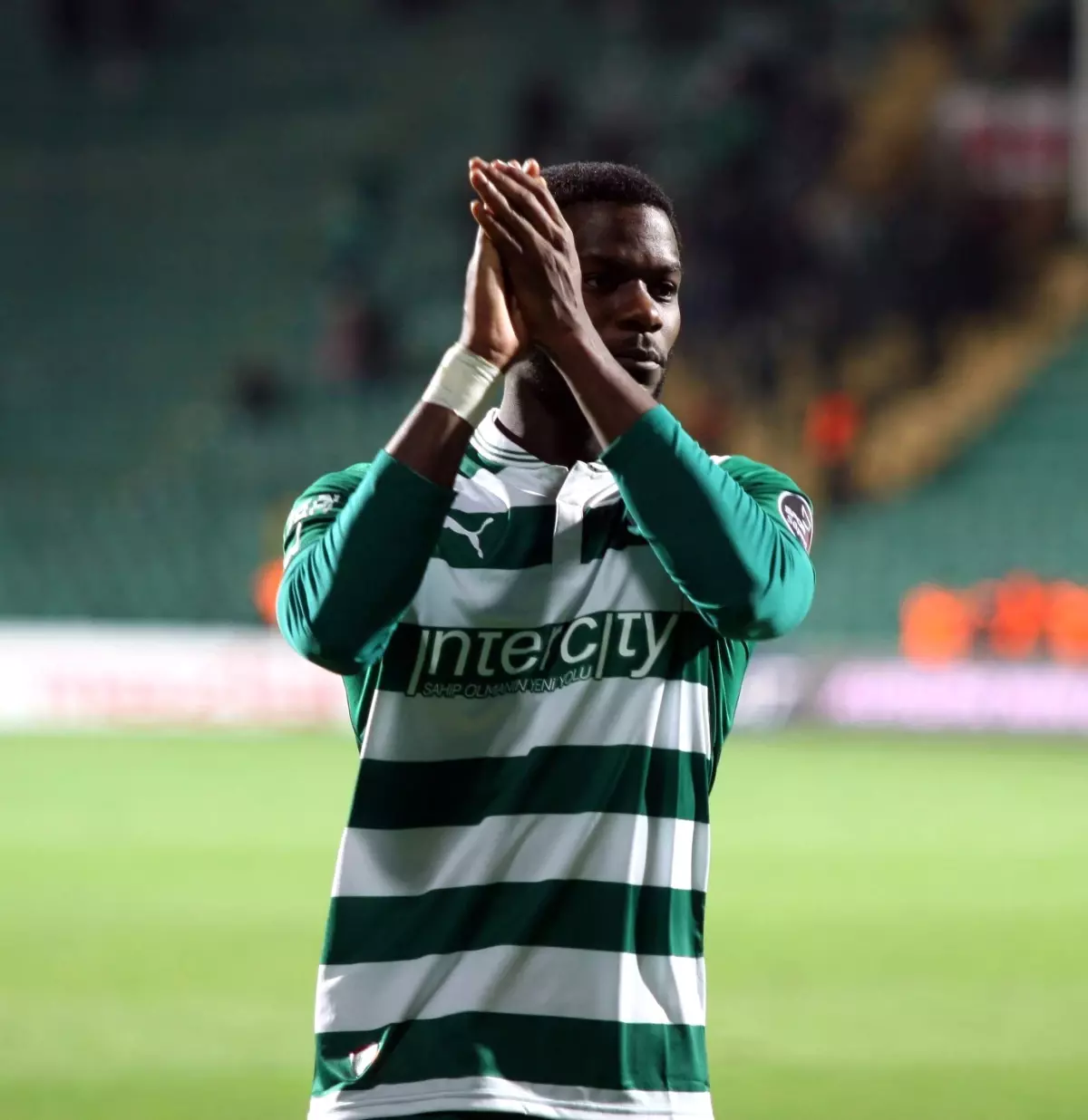 Bursasporlu Edu: 'Tekrar Sahalara Dönmek Güzel'