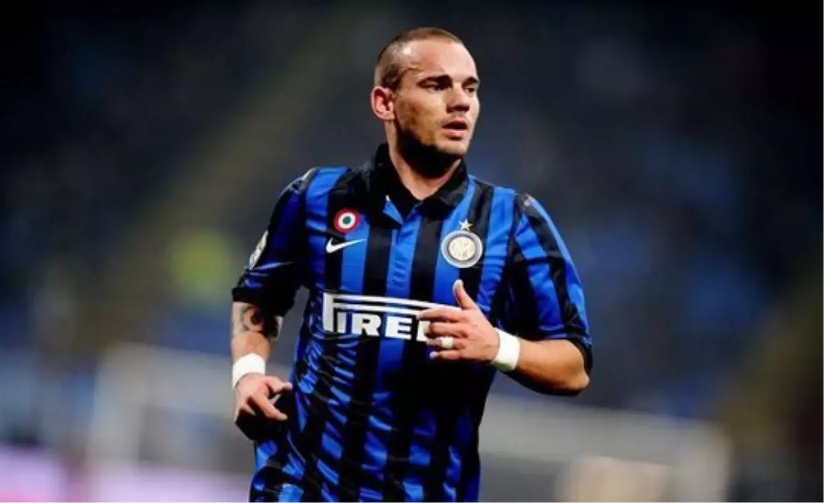 Galatasaray Sneijder\'i Kaptı