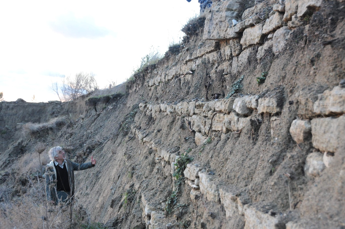 Heyelan 1800 Yıllık Tarihi Duvarı Ortaya Çıkardı