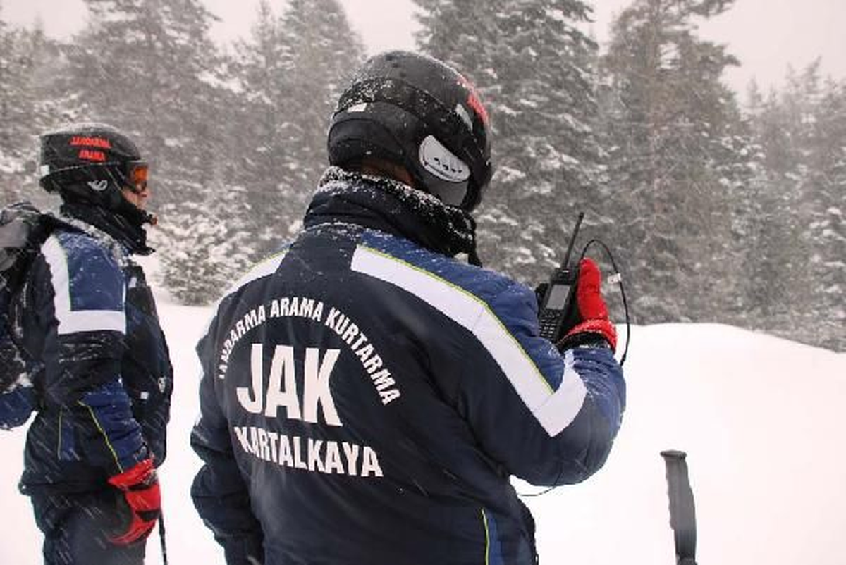 Kartalkaya\'da Snowboard Yaparken Kaybolan 3 Tatilci Bulundu
