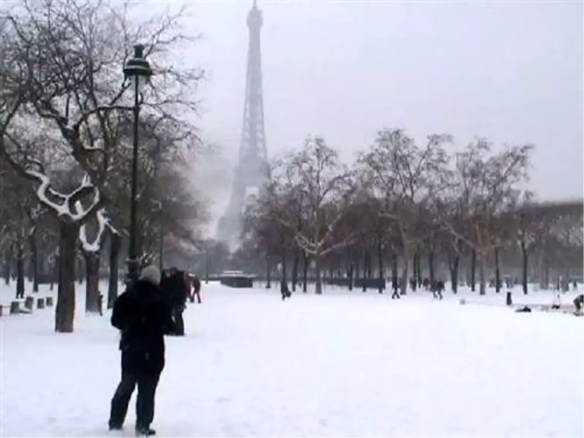 Paris Kara Teslim Oldu