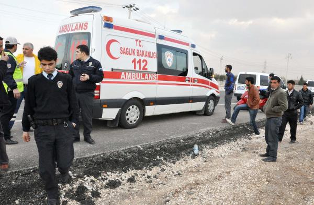 Şanlıurfa\'da Motosiklet Devrildi: 2 Yaralı