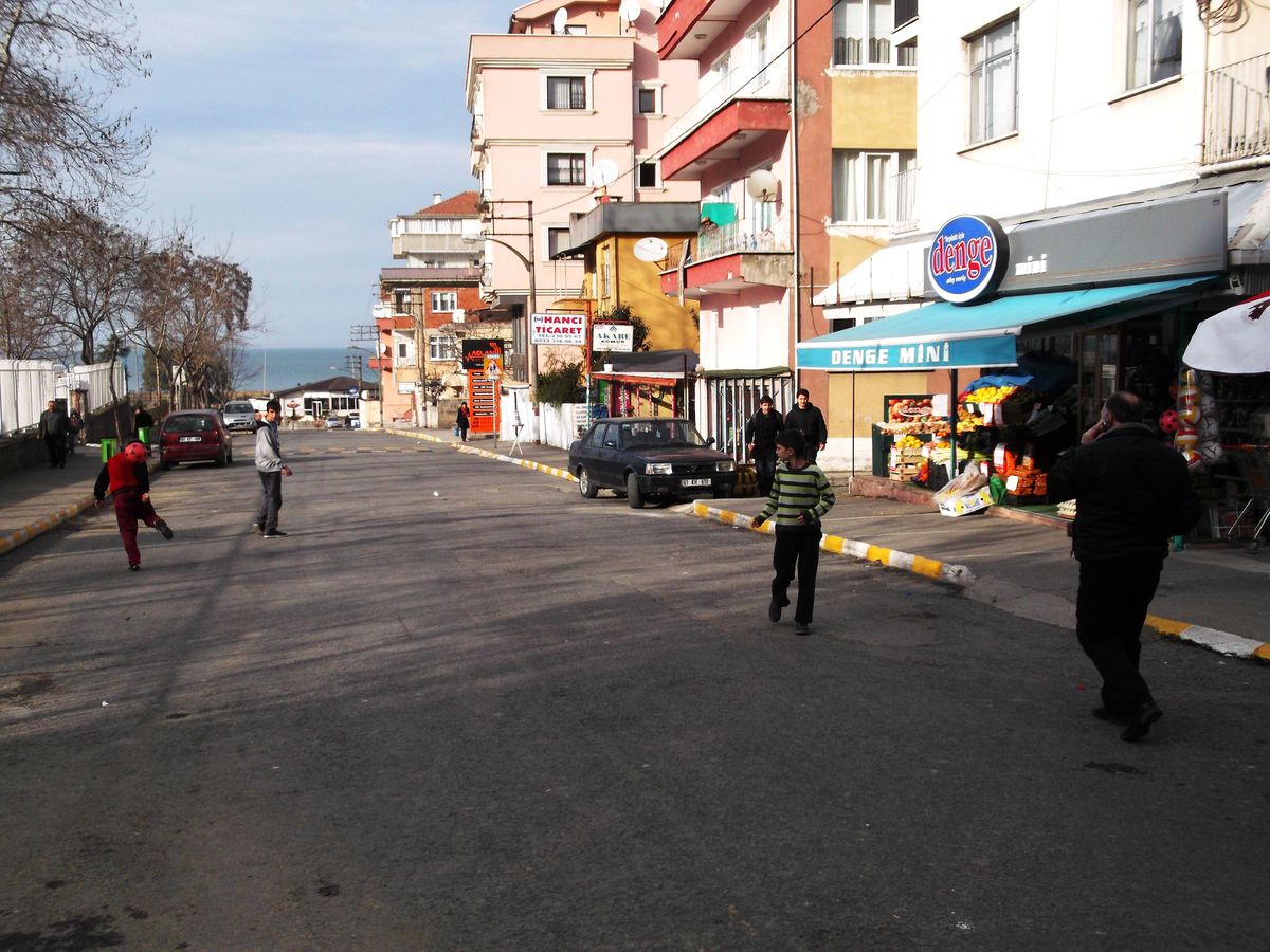 Yol Kapandı Esnaf Mağdur Oldu