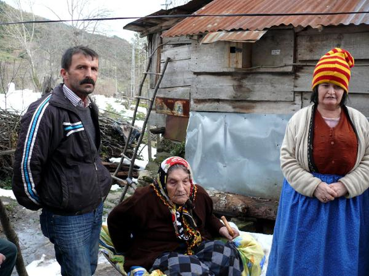 Yolu ve Koprüsü Olmayan Köyde Hasta Nakli