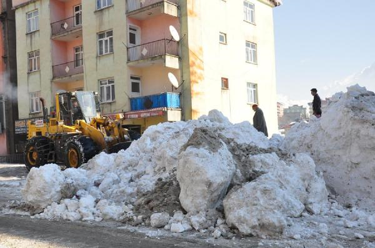 Hakkari\'de Karla Mücadele Çalışması Devam Ediyor
