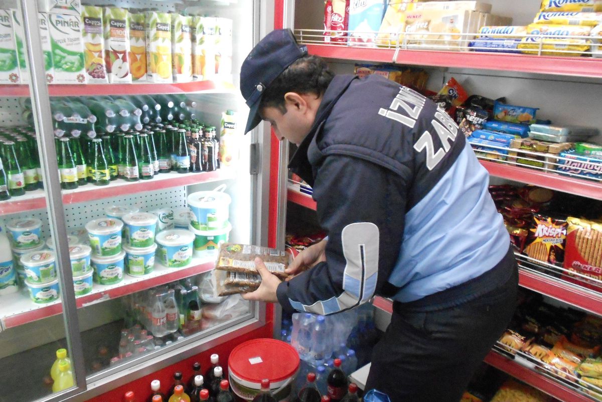 İzmit\'te 5,5 Ton Bozuk Gıda İmha Edildi