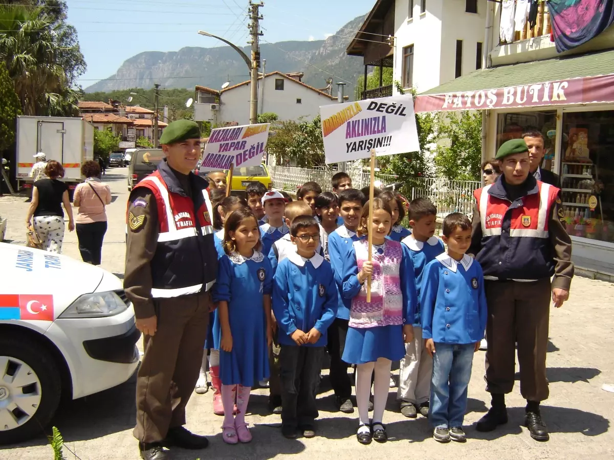 Jandarma Trafik 32 Bin 700 Kişiye Ulaştı