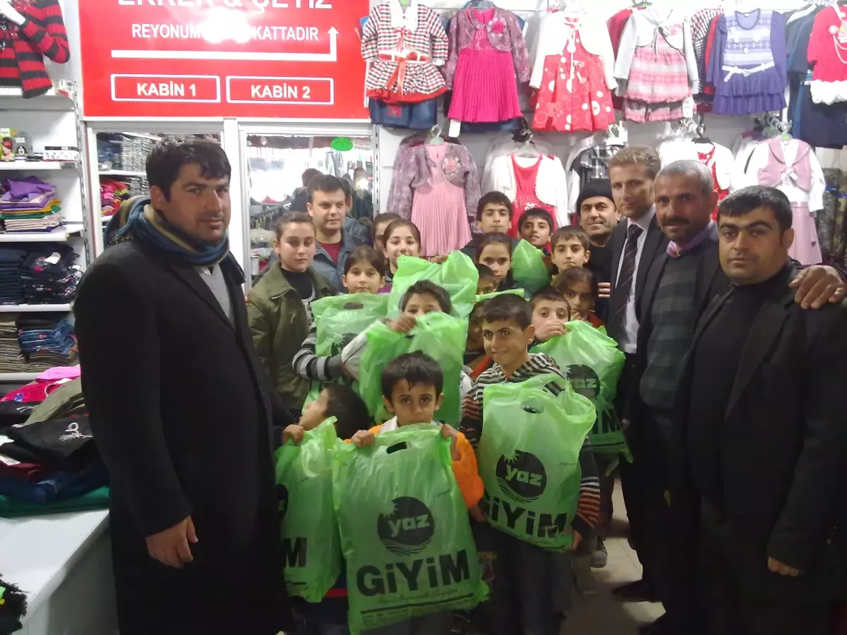 Kahta'da Öğrencilere Giysi Yardımı Yapıldı