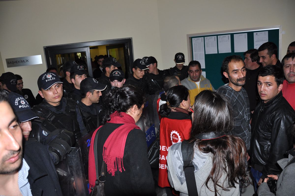 Kocaeli Üniversitesi\'nde Taşeron Eylemi