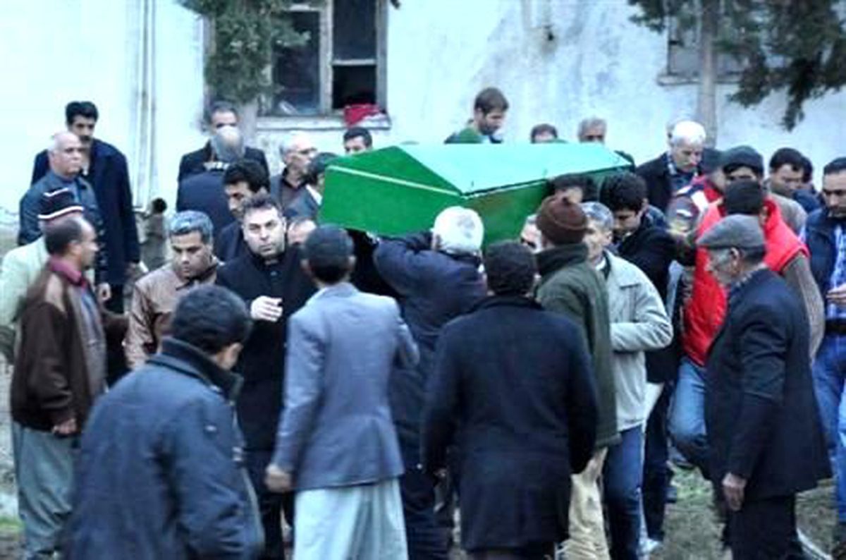 Liseli Genç Kız Silahla Oynarken Kendini Vurdu