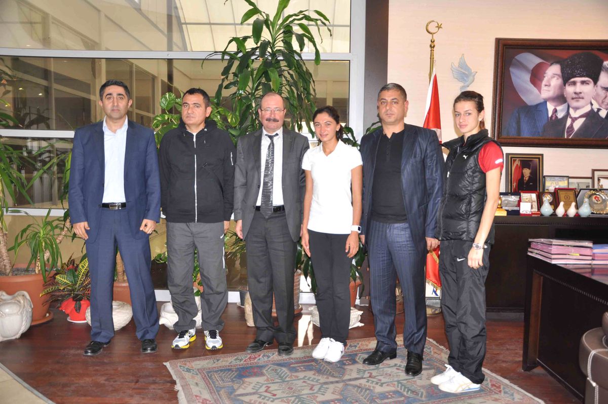 Olimpiyat İkincisi Gamze Bulut\'tan Başkan Altungün\'e Ziyaret
