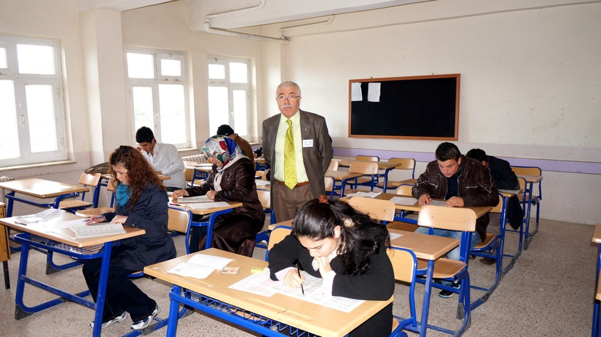 Sarıgöl\'de İlk Kez AÖL Sınavları Yapıldı