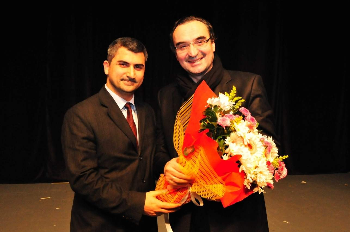 Senai Demirci\'den Kahve Tadında Sohbet