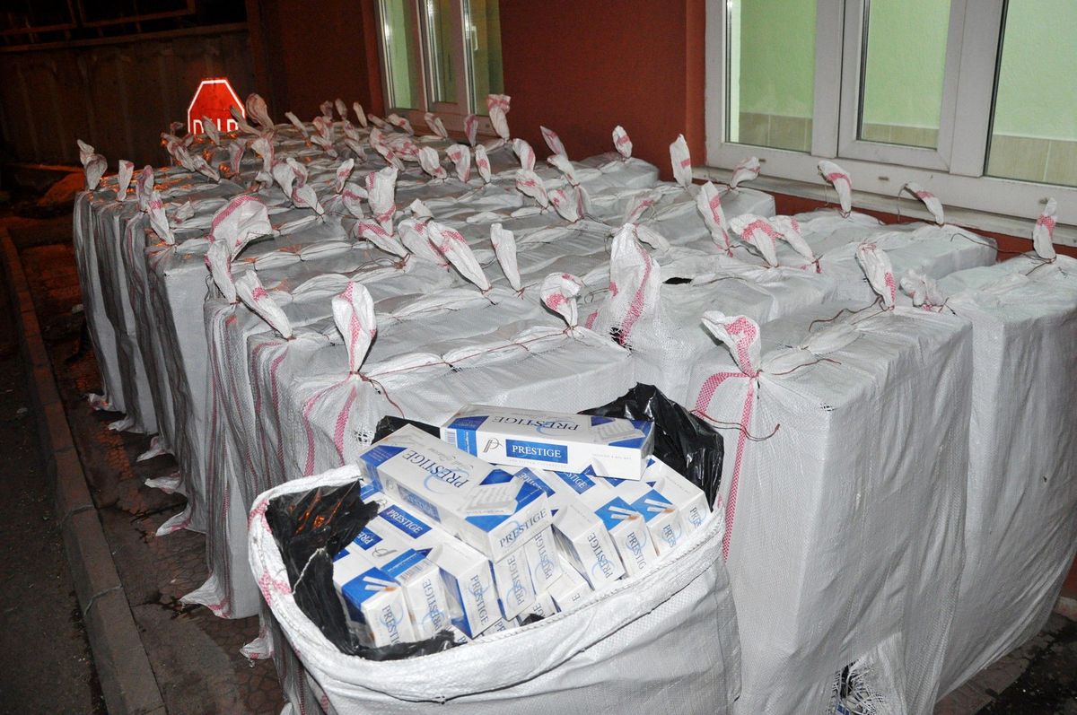 Siirt ve Van\'da 91 Bin Paket Kaçak Sigara Ele Geçirildi