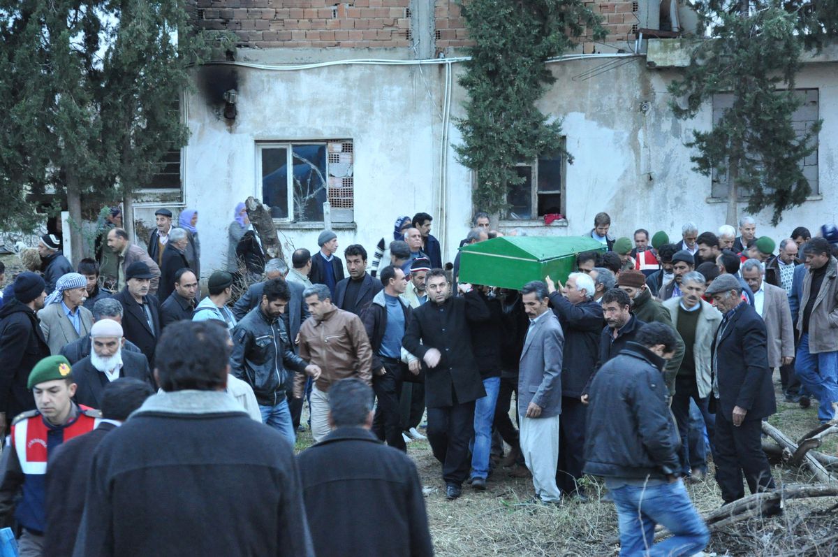Silahla Oynayan Liseli Kız Hayatından Oldu