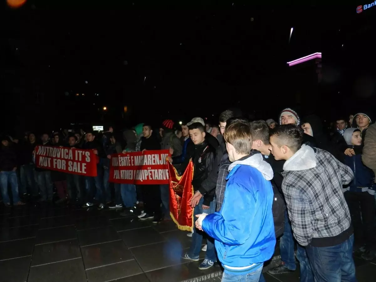 Sırbistan\'da Arnavutlar Protesto Gösterisi Düzenledi