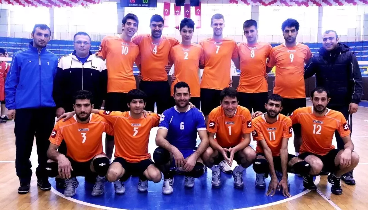 Voleybolcular Bayburt\'tan Galip Döndü