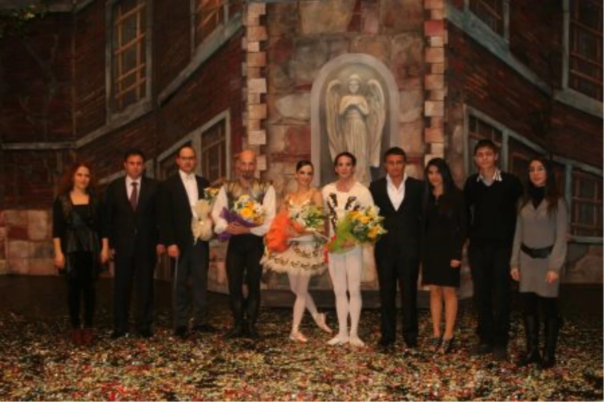 Antalya Balesi Sahnesi Öğrencileri Ağırladı