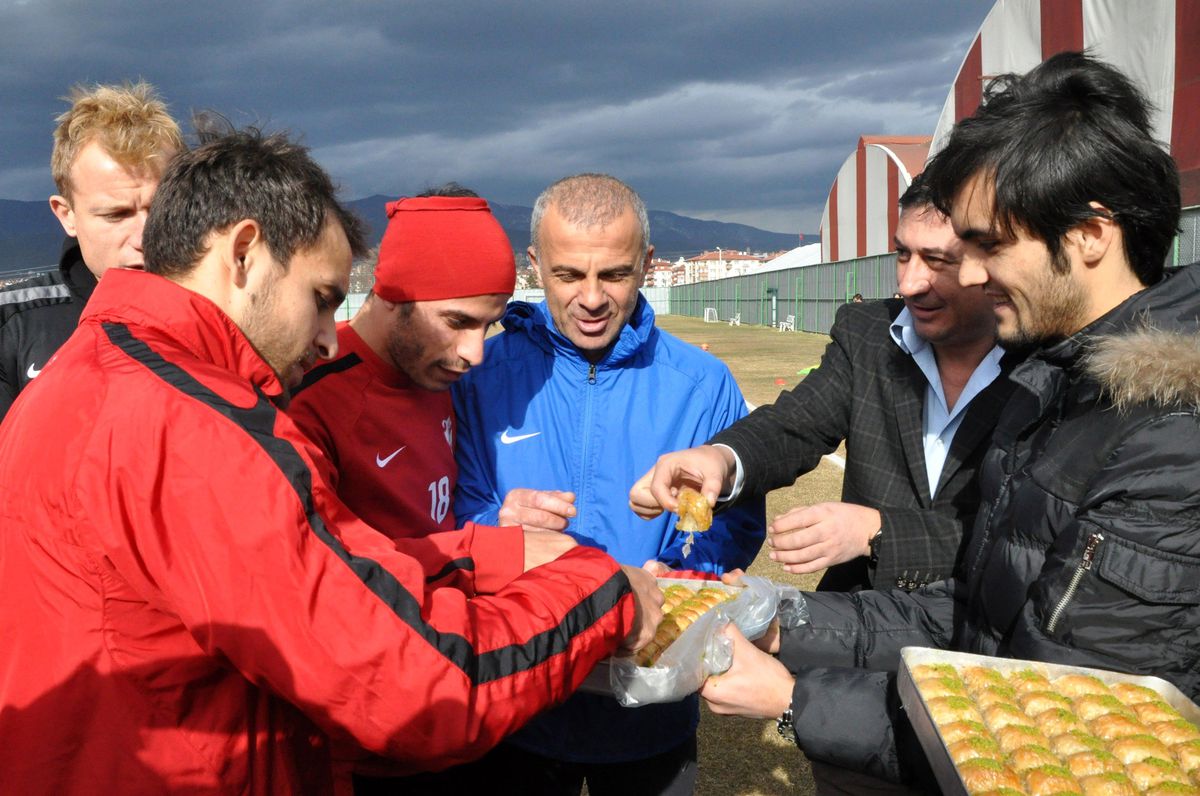 Bolu Basınından Boluspor\'a Tatlı İkramı
