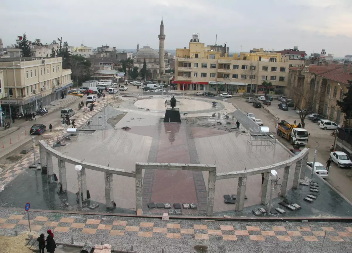 Cumhuriyet Meydanı ve Otopark İnşaatı Bitiyor