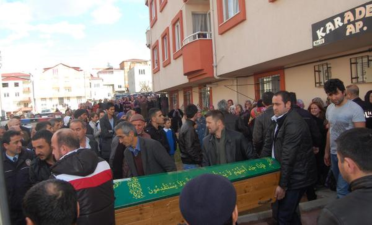 Eşini Öldürüp Ardından da Kendini Öldürdü
