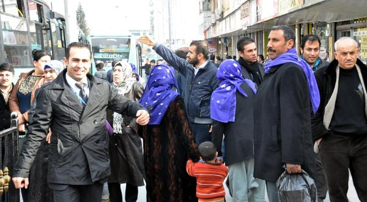 Fakıbaba\'nın AK Parti\'ye Dönmesine Sevinen de Tepki Gösteren de Oldu