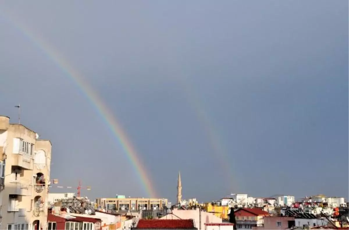 Gökyüzünde Renklerin Dansı