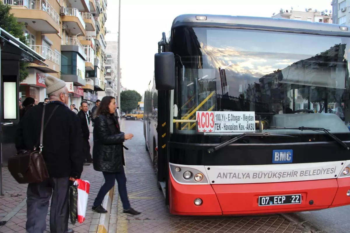 Kırmızı Otobüsler Aksu\'da Hizmet Vermeye Başladı