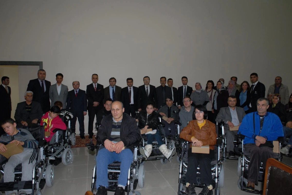 Konser Gelirleriyle 20 Engelliye Akülü Sandalye