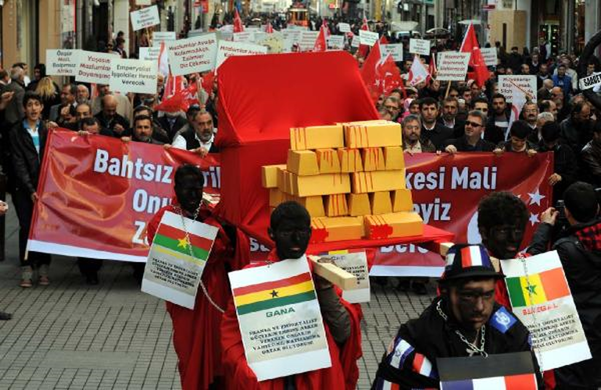 Mali Politikası İçin, Fransa\'yı Protesto Ettiler