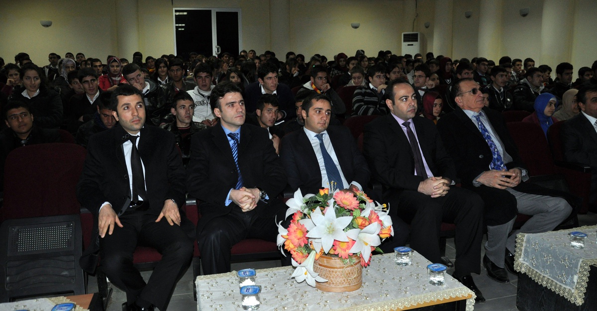 Midyat\'ta Lise Öğrencilerine \'Hukuk ve Rol Model\' Semineri
