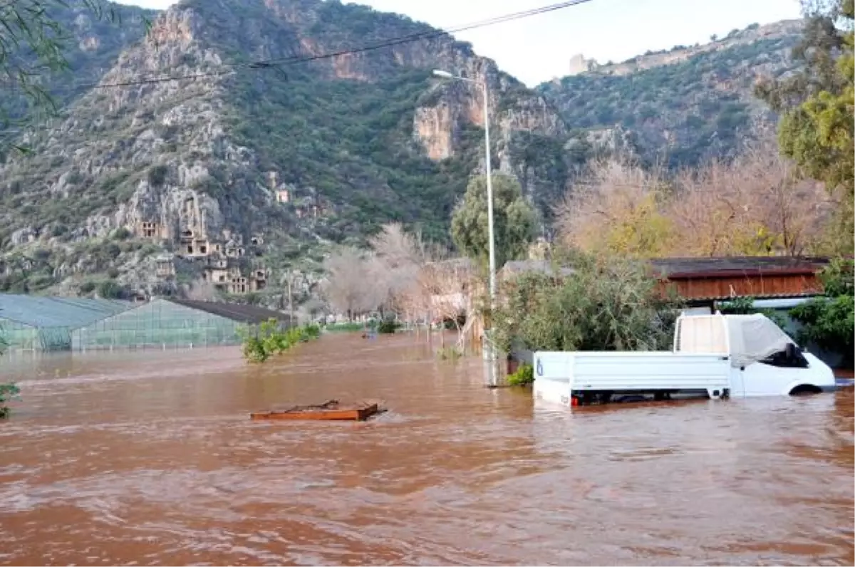 Myra Antik Kenti Sel Suları Altında Kaldı