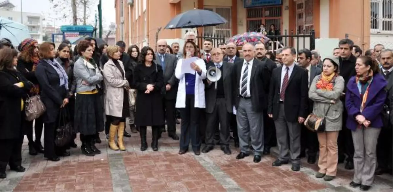 Öğrenci Velisi Okulda Öğretmeni Darp Etti İddiası