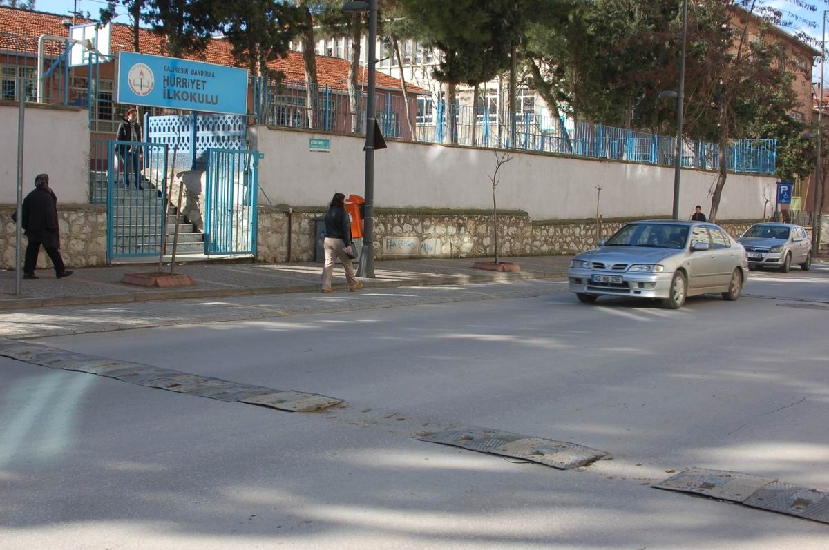 Okul Önünde Yanmayan Trafik Lambaları Tepkiye Sebep Oluyor