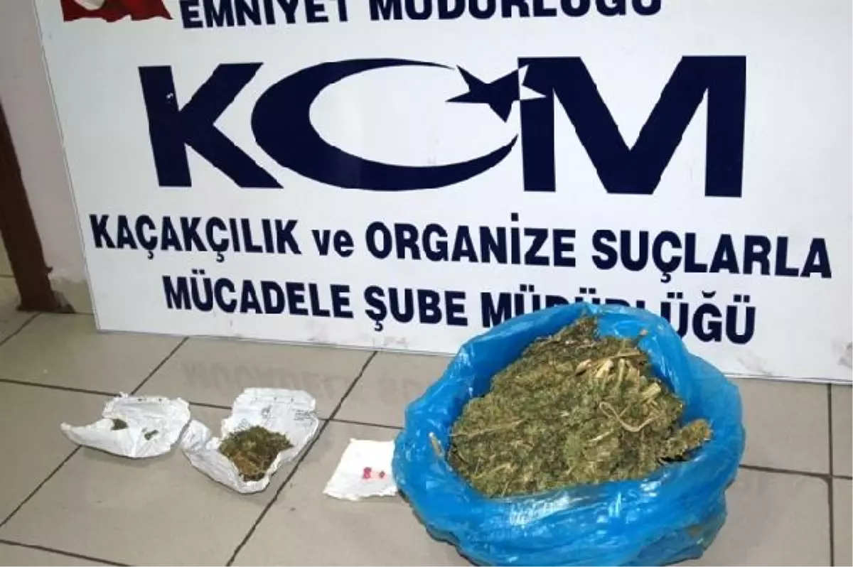 Poşetten Esrar Çıkınca Gözaltına Alındı