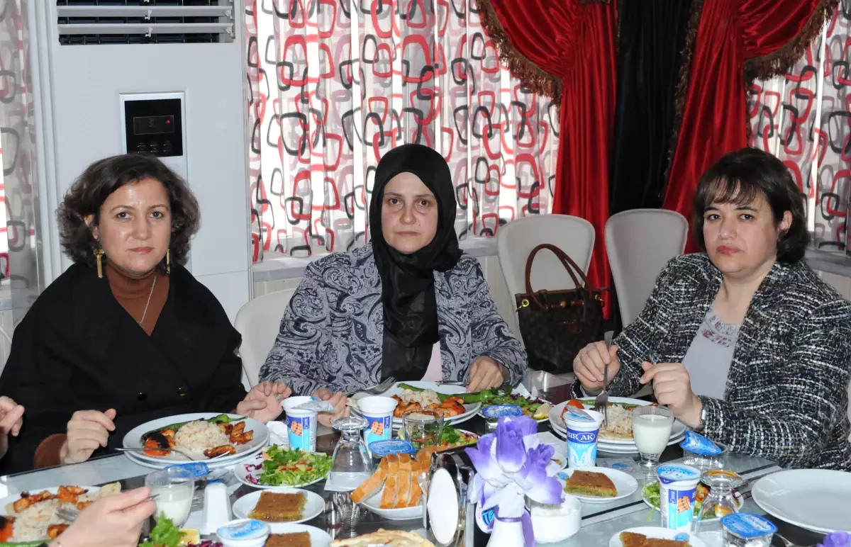Protokol Eşleri 7 Aralık Üniversitesi\'nde Buluştu