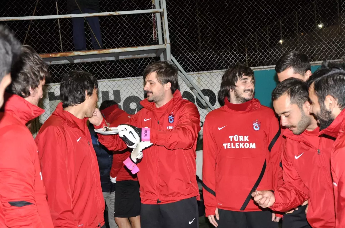 Trabzonspor'da Abdullah Karmil ve Oğulcan'a Sürpriz Doğum Günü Kutlaması