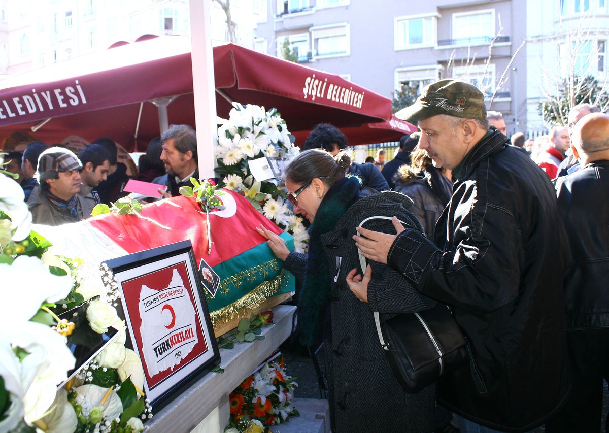 Ahmet Mete Işıkara Son Yolculuğuna Uğurlandı