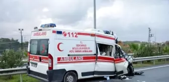 Alanya'da Ambulans Tırla Çarpıştı: 4 Yaralı