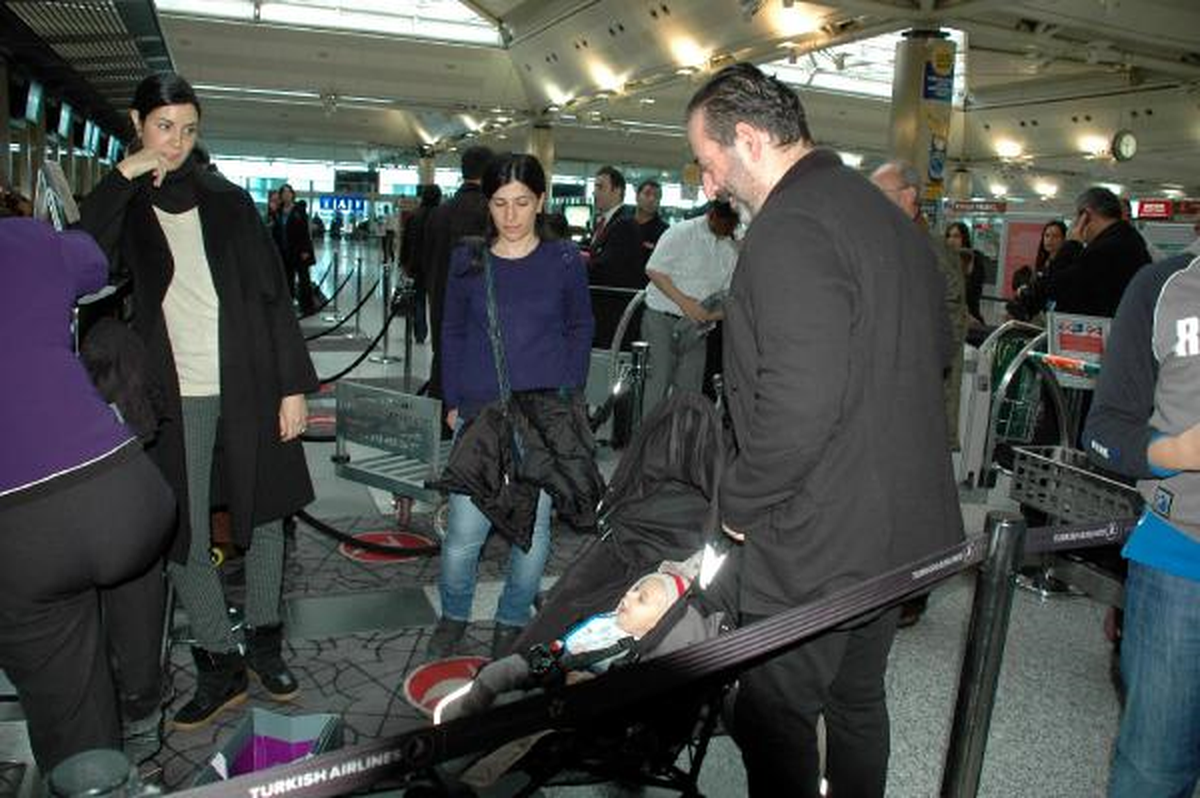 Cem Yılmaz Ailece Roma\'ya Tatile Gitti