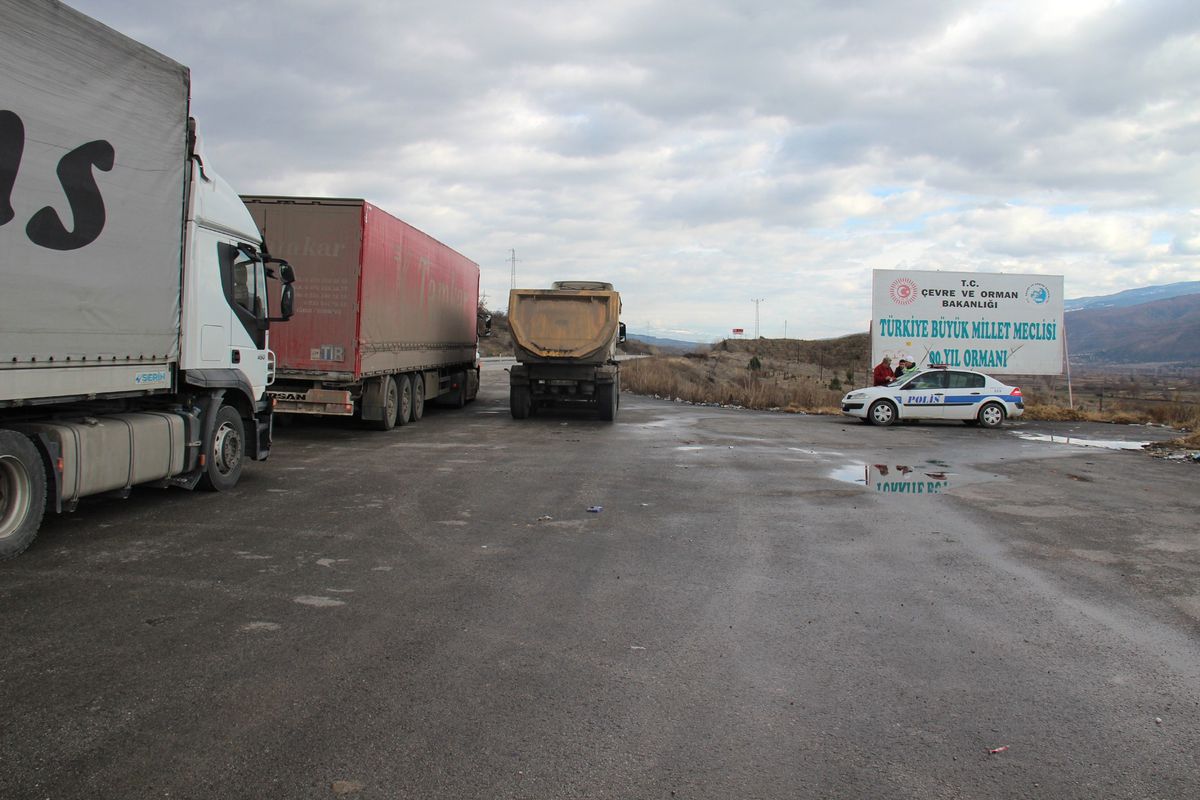 D-100 Karayolunda Trafik Ekipleri Denetimlerini Artırdı.
