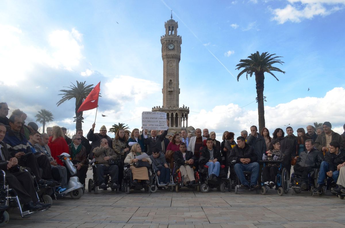 Engelliler Mavi Kapak Kampanyasına Karşı