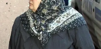 Eşini Bıçaklayarak Öldürdü