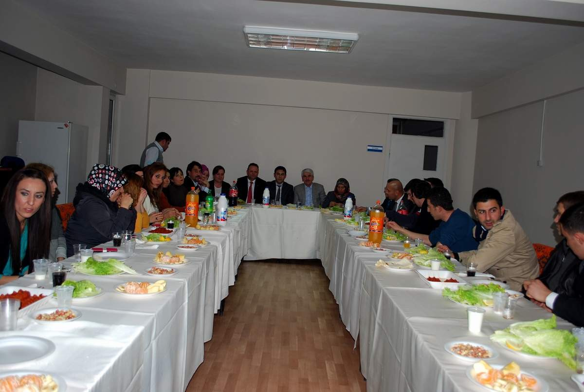 Eskişehirli Ak Gençlerden \'Çiğ Köfte\' Partisi