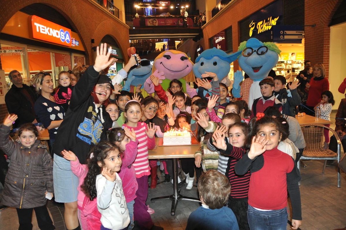 Forum\'dan Minik Öğrencilere Doğum Partisi